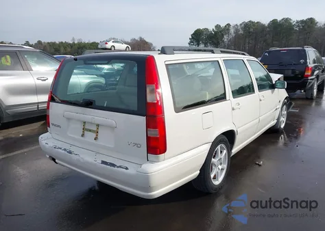 1999 Volvo V70 from USA, damaged, VIN YV1LW55A1X2581463